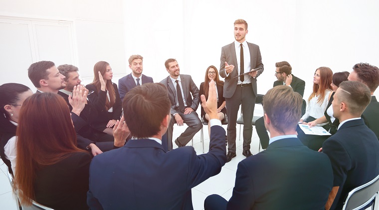 企業(yè)管理培訓(xùn)經(jīng)典20：何把握與人溝通的技巧？